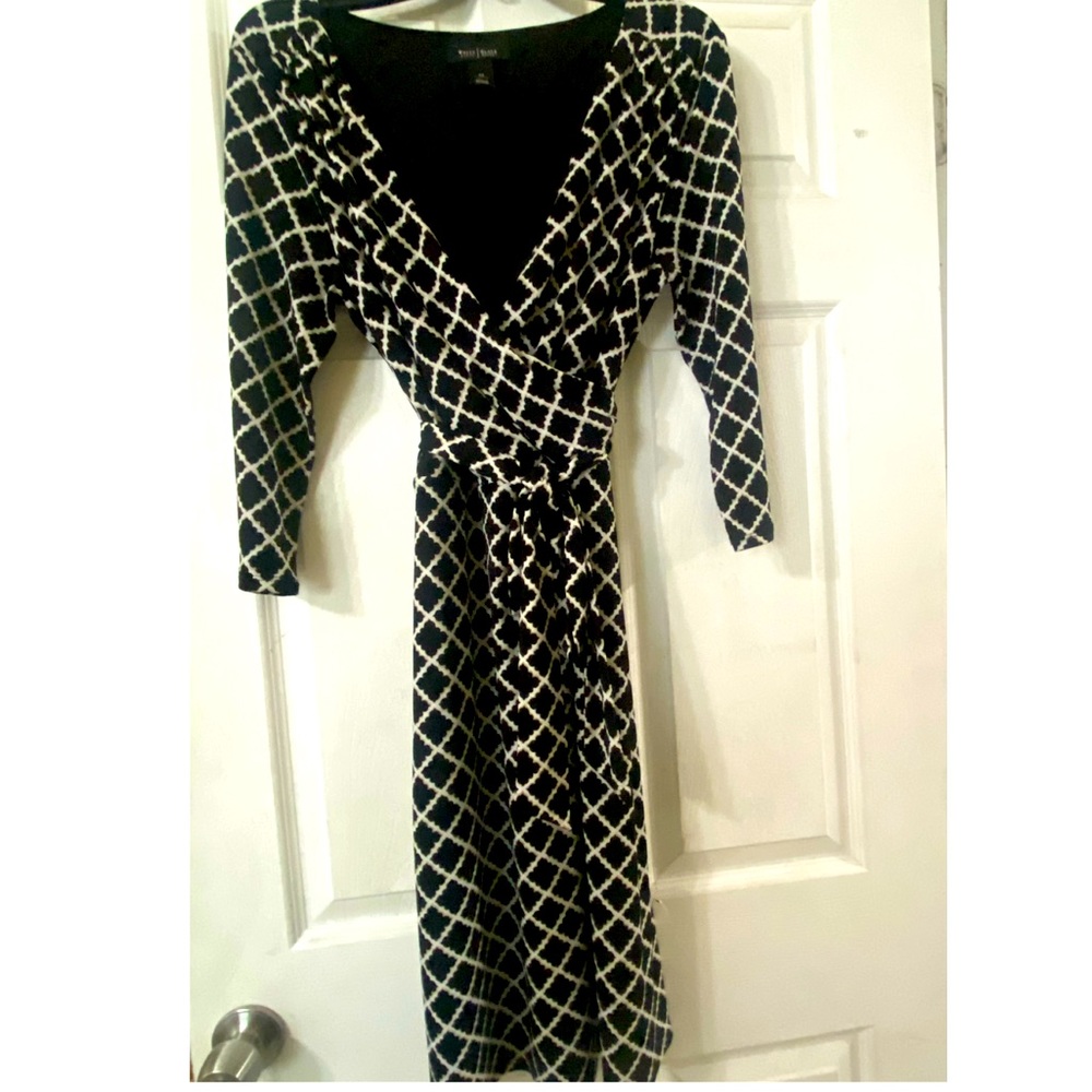 Beautiful White House/ Black Market Dress